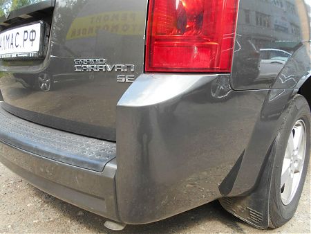 Задний бампер Dodge Caravan после локальной покраски
